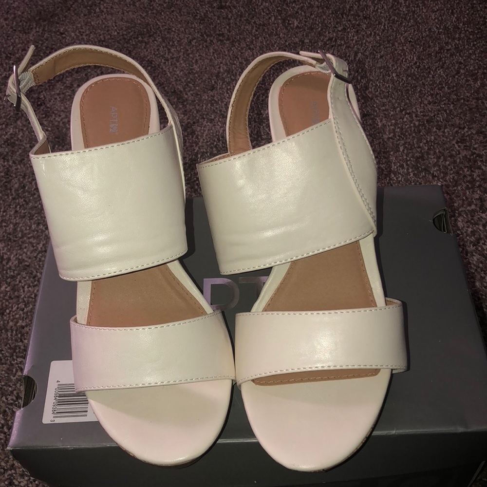 Apt.9 women’s white Jensen platform wedge sandal